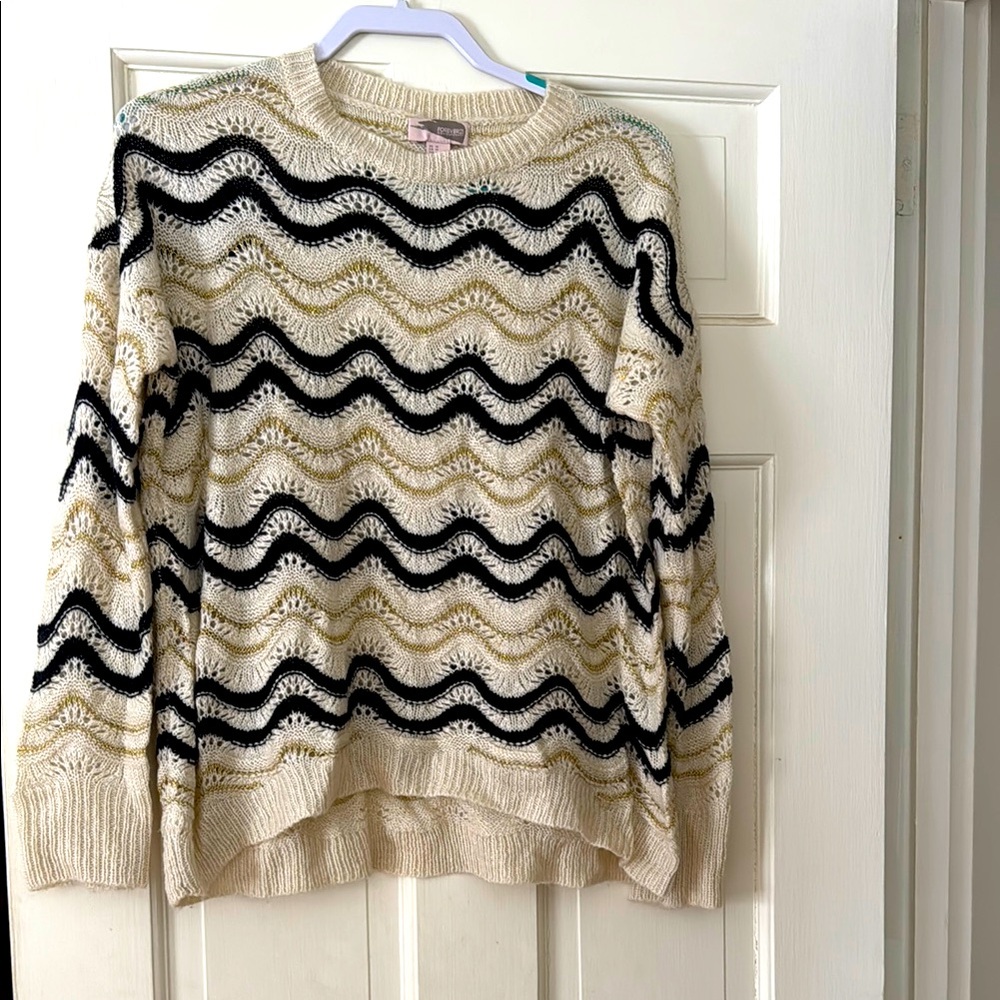 Size medium. Wave Pattern Cream, Black, and gold Sweater